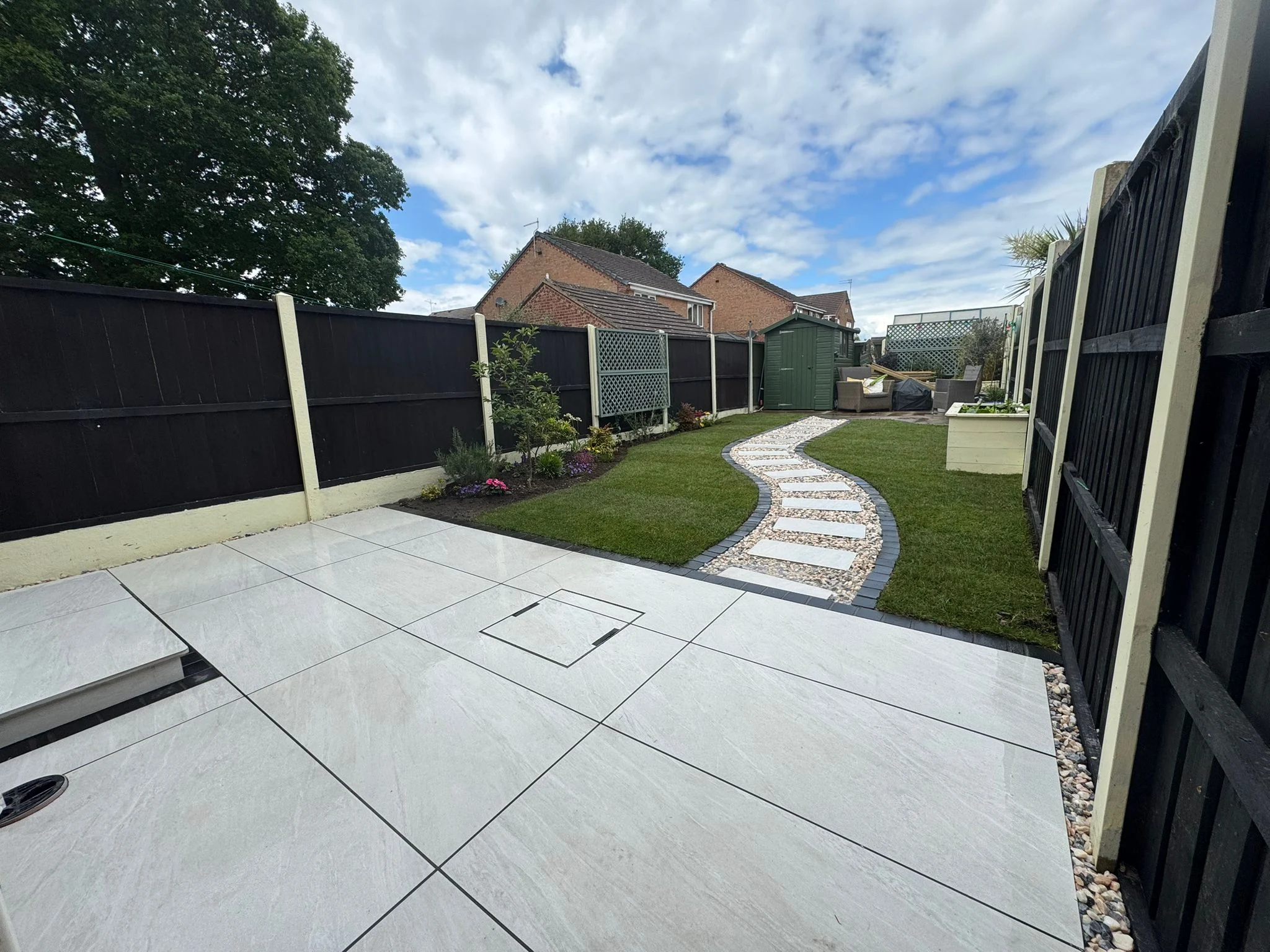 Curved garden & porcelain patio